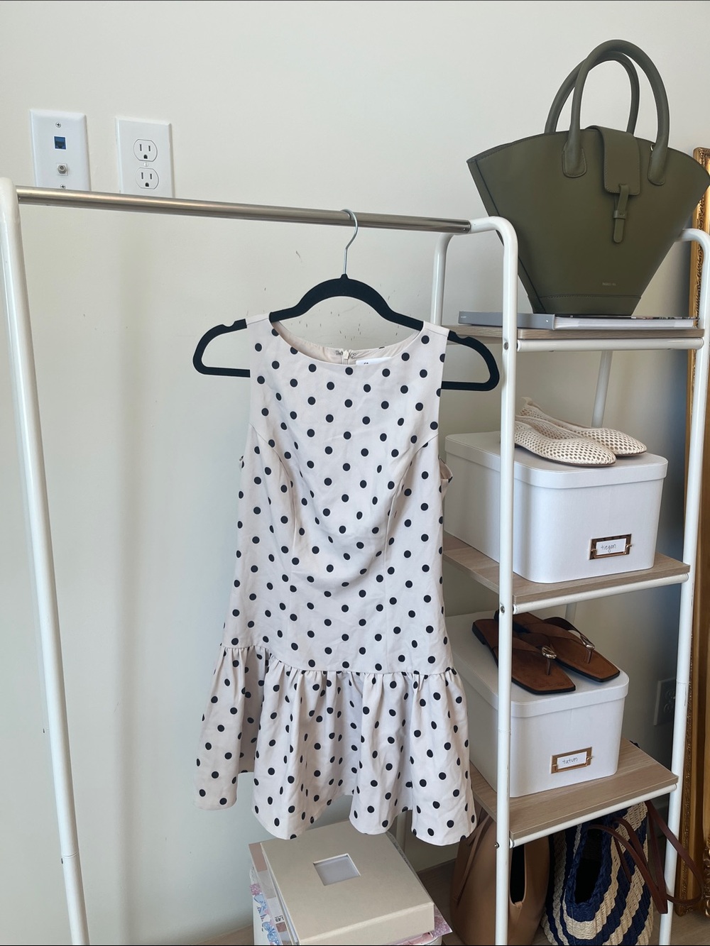 Showpo dress - Picture 2 of 3